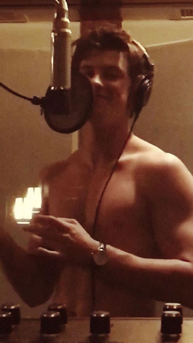 ShawnUpdatesSA's tweet photo. Cuando estás pensando que no ibas a tener señal de vida de Shawn hoy llega la bendición #ARIASSHAWNMENDES https://t.co/c6wuPIYsFn