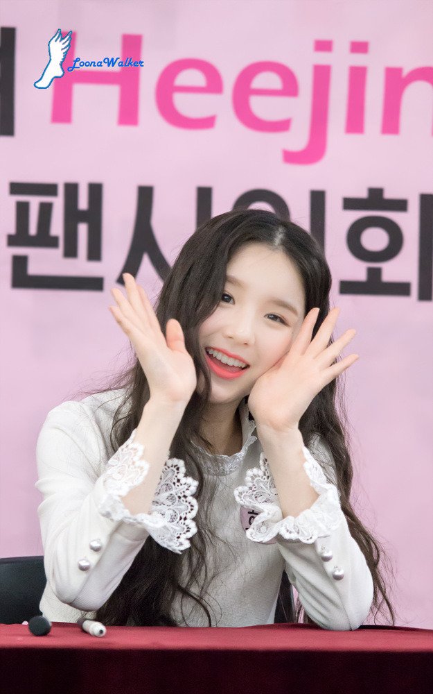 HEEJIN_INA's tweet photo. 📷| 170115 Heejin @ Lotte Mall (Gimpo Airport) Fansign Event
#LOONA #이달의소녀 #희진 #Heejin 

© loona walker https://t.co/PIHHYMovyp