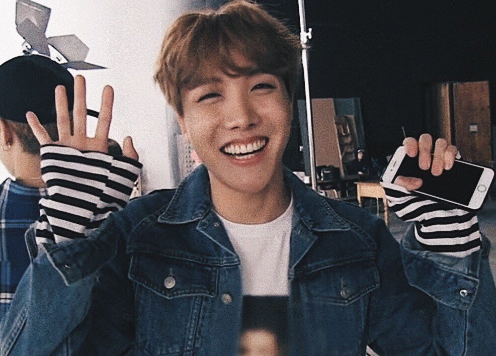 hoxeokie's tweet photo. love and protec him https://t.co/3P7yMgqyqZ