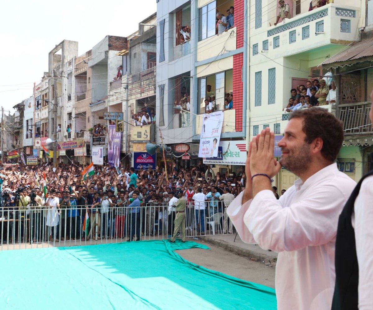 INCMumbai's tweet photo. Congress VP Rahul Gandhi's Navsarjan Yatra continues to receive a thunderous response from people of Gujarat. It's clear #Congress_Aave_Che https://t.co/ShBiIUkhUy