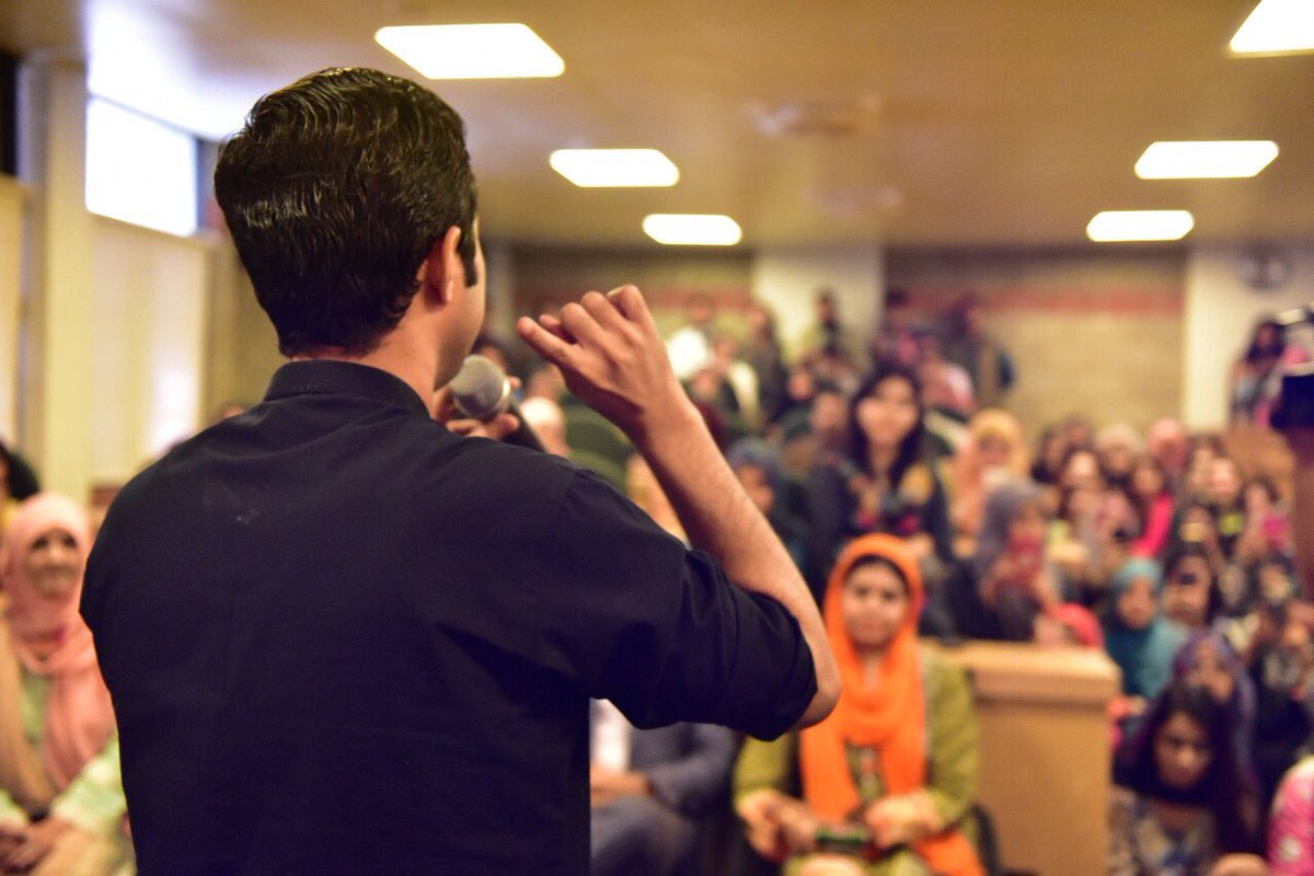 iqrarulhassan's tweet photo. Let's make a better Pakistan together... be a part of Team SareAam. Awareness campaign.... Iqra University (North Campus) #TeamSareAam https://t.co/RBzY53FZgu