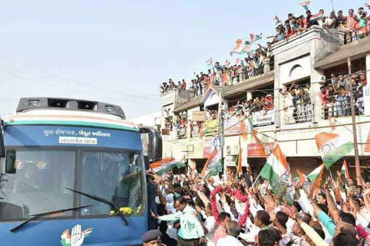SamraatD's tweet photo. Sea of people says it all, the people of Gujarat are freed up of Photoshop Vikas &amp; politics of hate, they want change #Congress_Aave_Che https://t.co/r1s8srhBIl