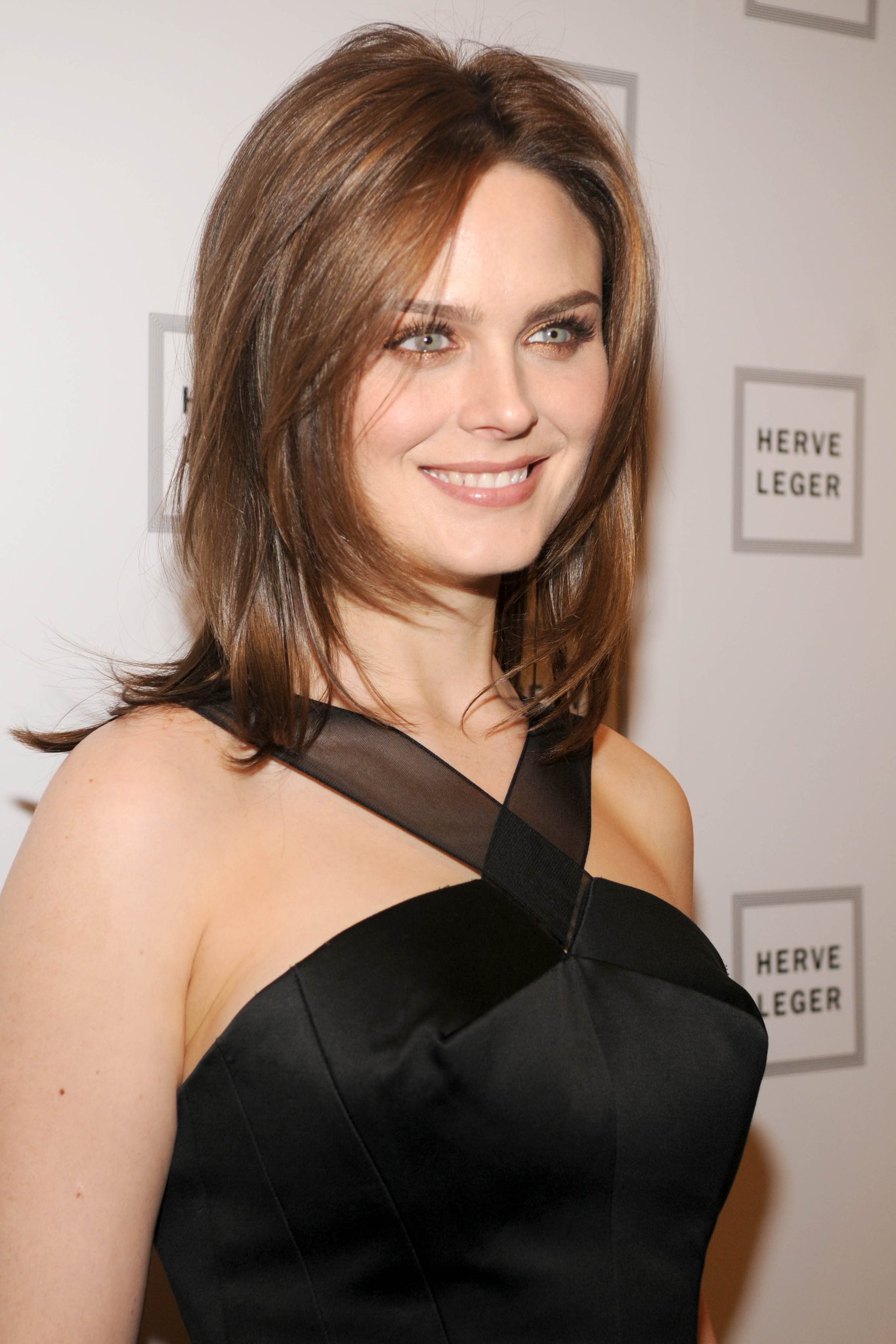 Happy Birthday to Emily Deschanel who turns 41 today! 