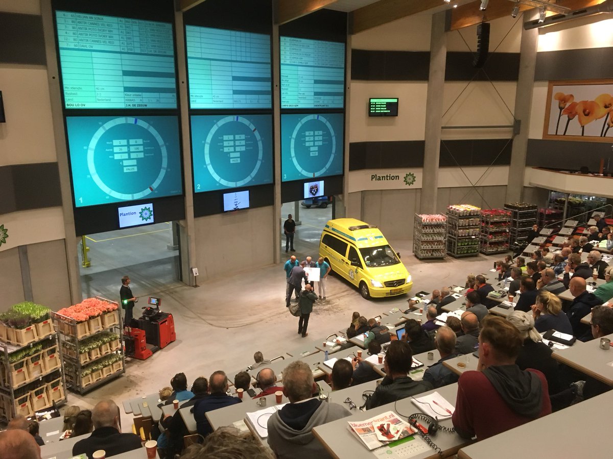 Stichting Ambulance Wens <a href="/Plantion/">Plantion</a> ivm 100 jarig bestaan, donatie van klanten en Plantion € 10.000,- Dank allemaal!!