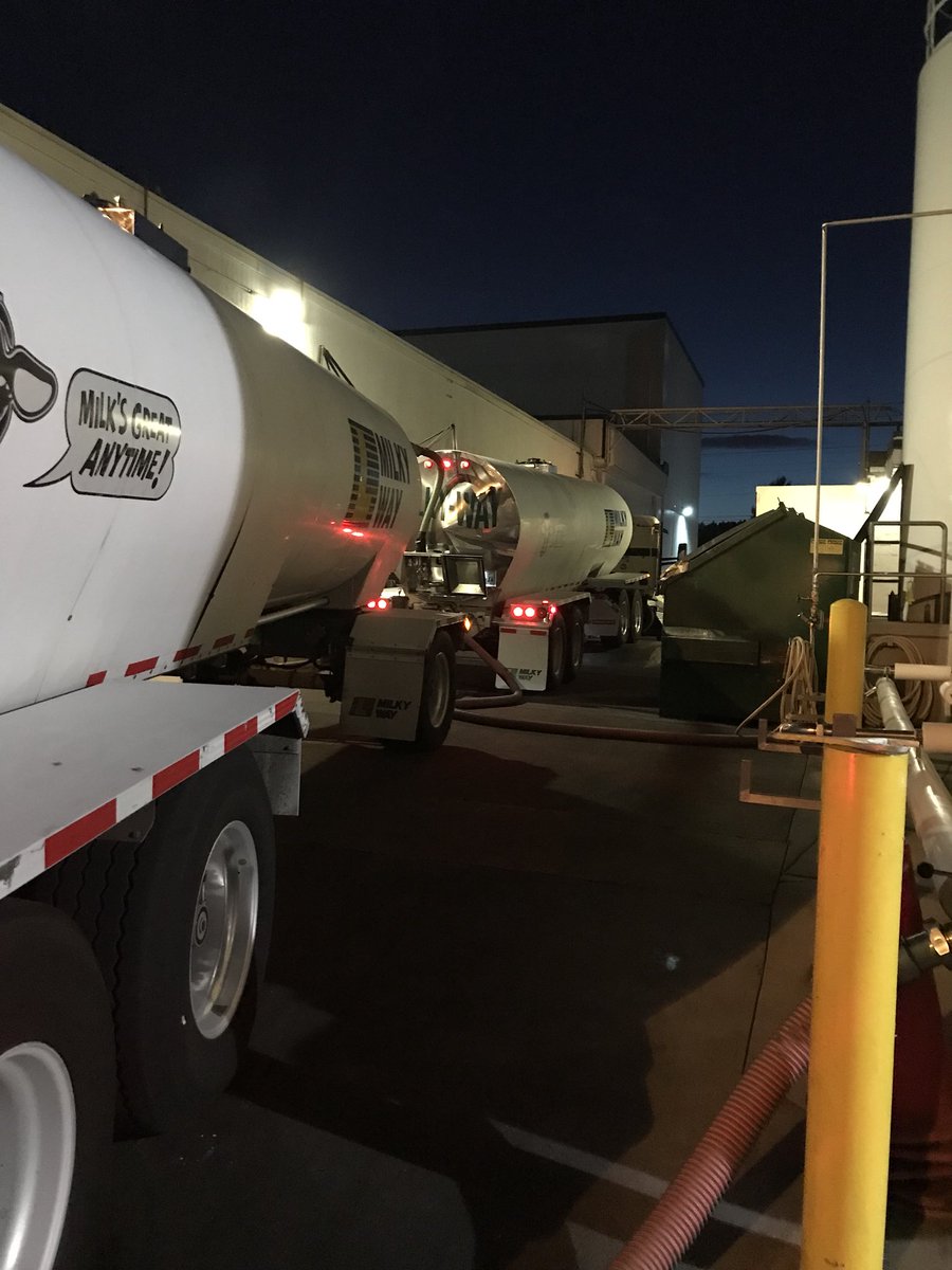 mike_jalomo's tweet photo. Getting her unloaded! #TruckDriver #MIlk #unloaded #TruckerLife #bringingthegoods https://t.co/irlIIRDgVH