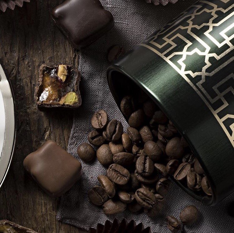 متوفر الان حلقوم بالفستق مغطى بالشكولاته الداكنة و شكولاته الحليب