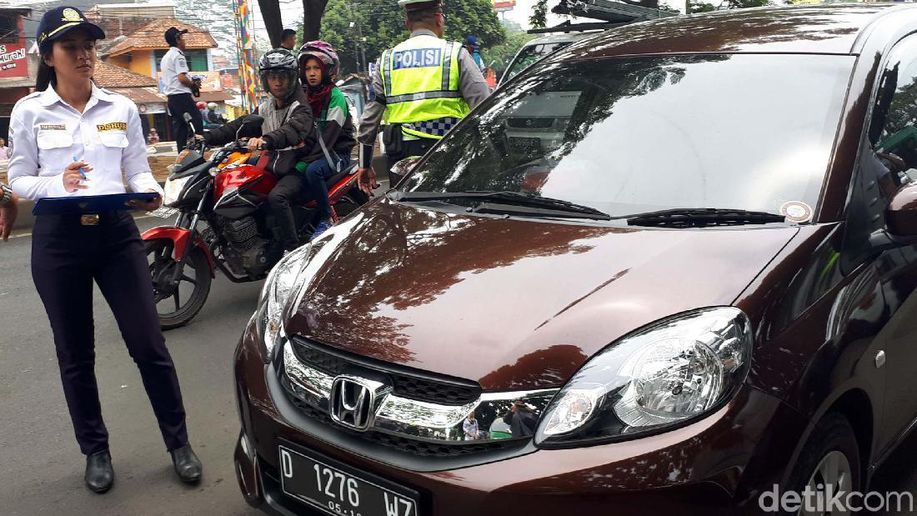 sekitarbandung_'s tweet photo. #WartaBDG Angkutan Online di Jabar Diimbau Tidak Beroperasi hingga 1 November https://t.co/u2Sg7RoZtc https://t.co/qjj8zPyxC0