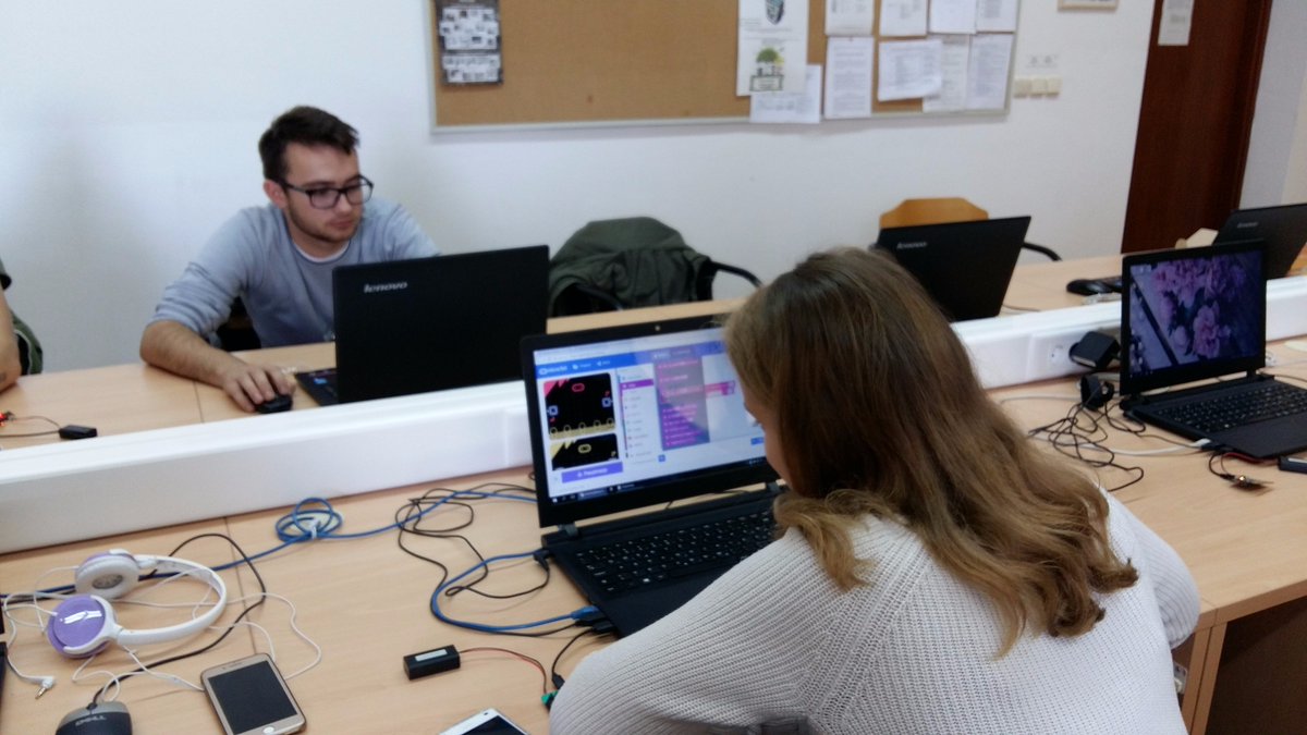 sanja_ps's tweet image. #CodeWeek4all #CodeEU #EUCodeWeek @microbit_edu  Europski tjedan programiranja u @g_vukovar #MicrosoftEdu radio veza među micro:bitovima