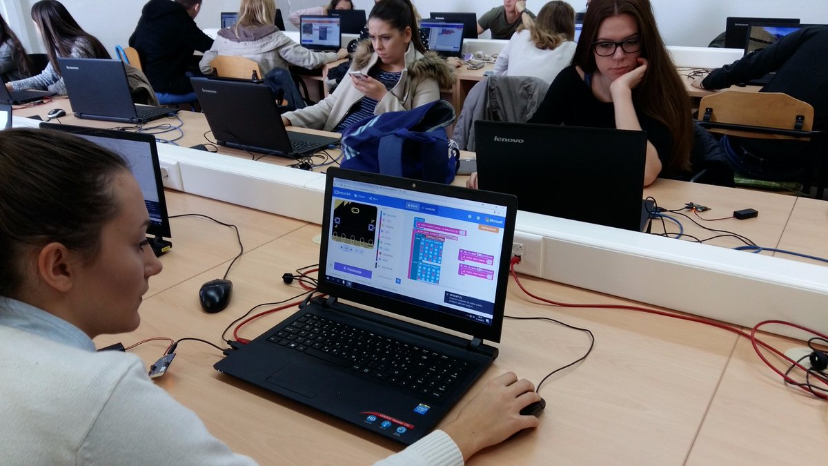 sanja_ps's tweet image. #CodeWeek4all #CodeEU #EUCodeWeek @microbit_edu  Europski tjedan programiranja u @g_vukovar #MicrosoftEdu radio veza među micro:bitovima