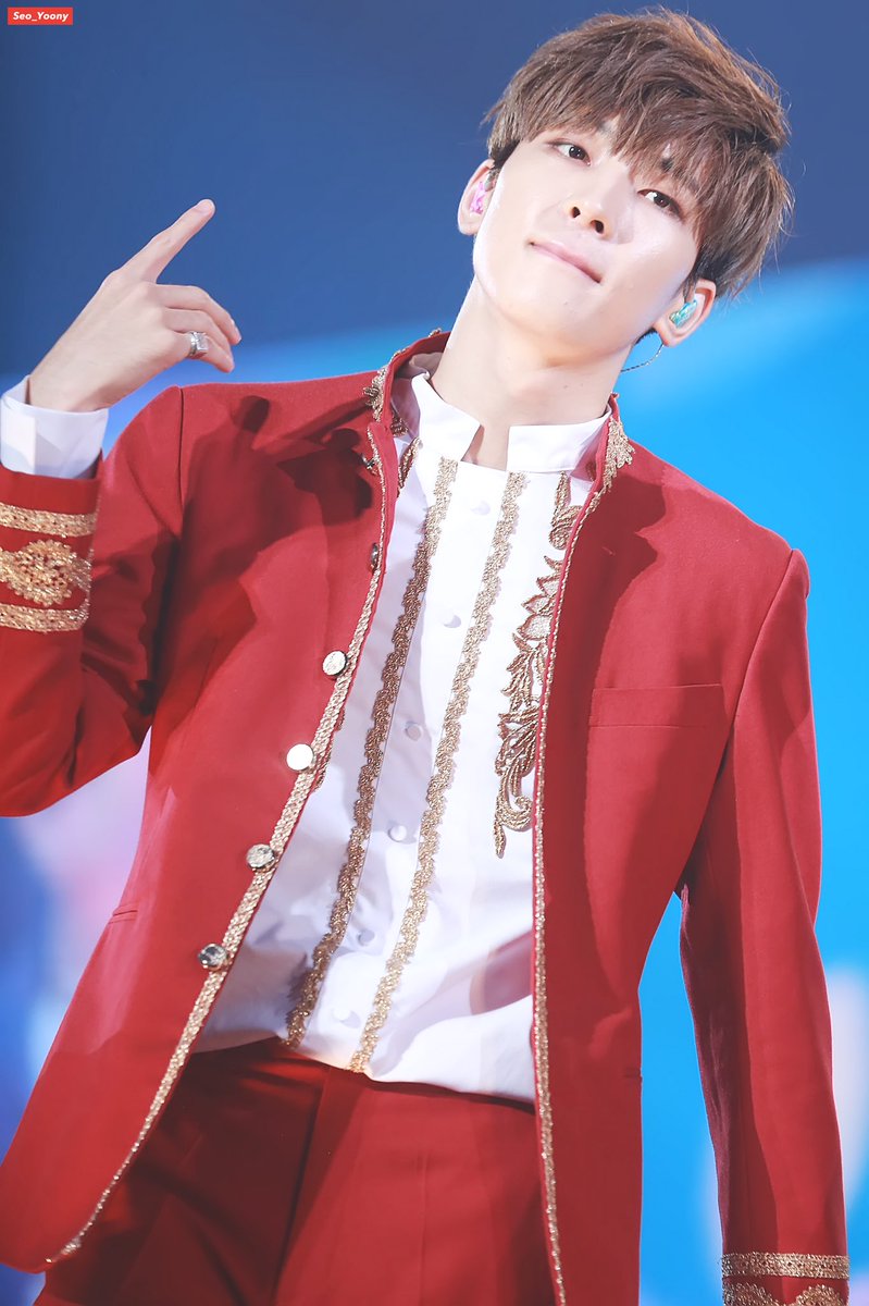 seo_yoony's tweet photo. 171001 DIAMOND EDGE IN TAIPEI #세븐틴 #SEVENTEEN #원우 #WONWOO @pledis_17 https://t.co/rHGNA1cM8E