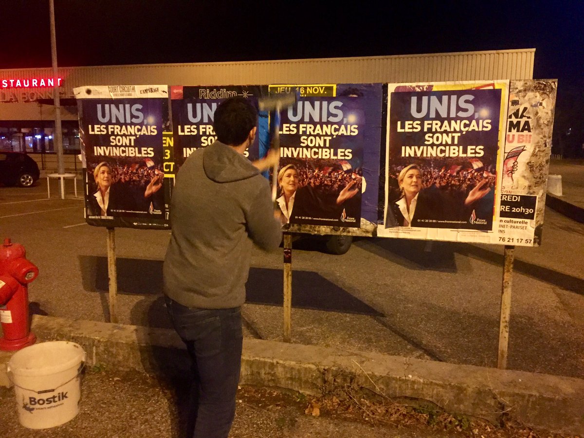 alexisjollyrn's tweet photo. De nouveau en opération de collage cette nuit à #Echirolles. Élus, mais militants avant tout😜
#Grenoble #FN #FN38 #AvecMarine @MLP_officiel https://t.co/P6sgFuZHo6
