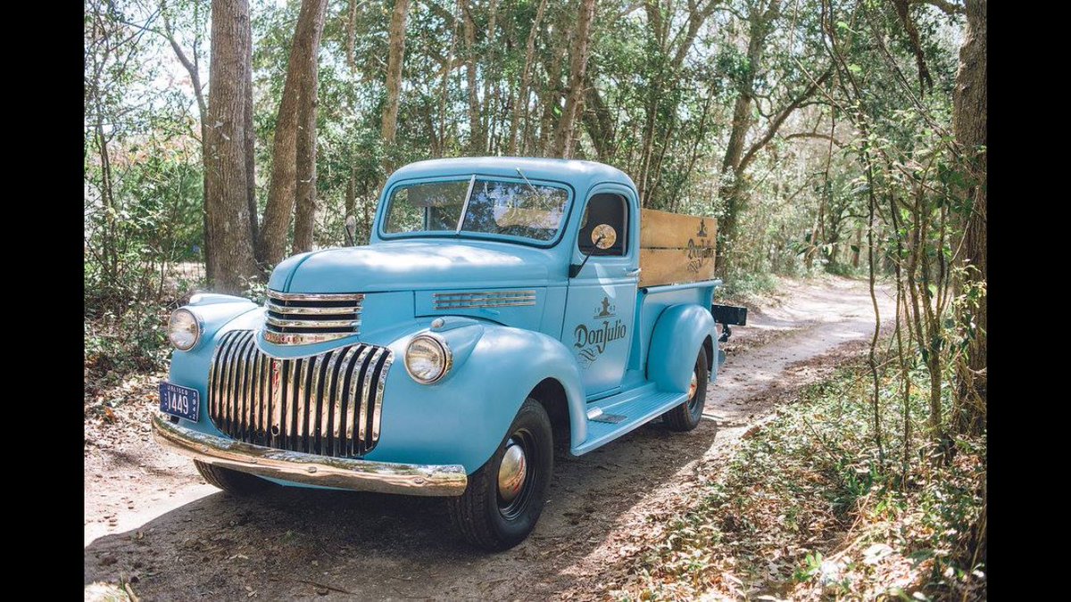 ElPinto's tweet image. Celebrate #BalloonFiesta2017 with #elpinto and Don Julio Tequila Wed Oct 11th. Free giveaways starting at 4 pm. See the historic Chevy!