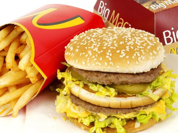 FaisLeBonChoix_'s tweet photo. On règle le problème, fait le bon choix !

🔁 pour McDo
❤ pour KFC https://t.co/2YD6YhX20b