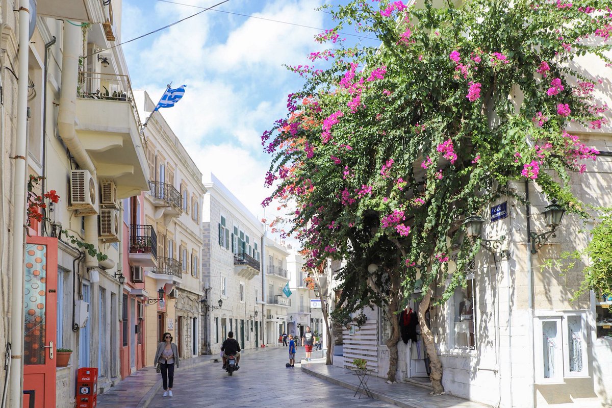 worldtravel_bug's tweet photo. Sights like this! 💕 Ermoupoli- the capital of Syros and...the Cyclades islands! #DiscoverSyros #Cyclades #VisitGreece @VisitGreecegr https://t.co/zDpR2SnBFd