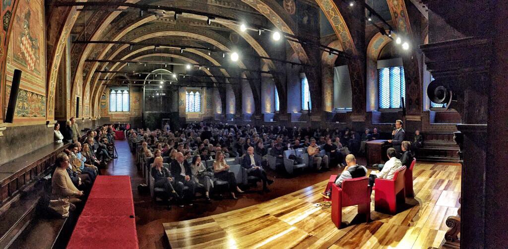 matteograndi's tweet image. La presentazione di #FarWeb a Perugia. Il colpo d&apos;occhio della sala è bellissimo.
