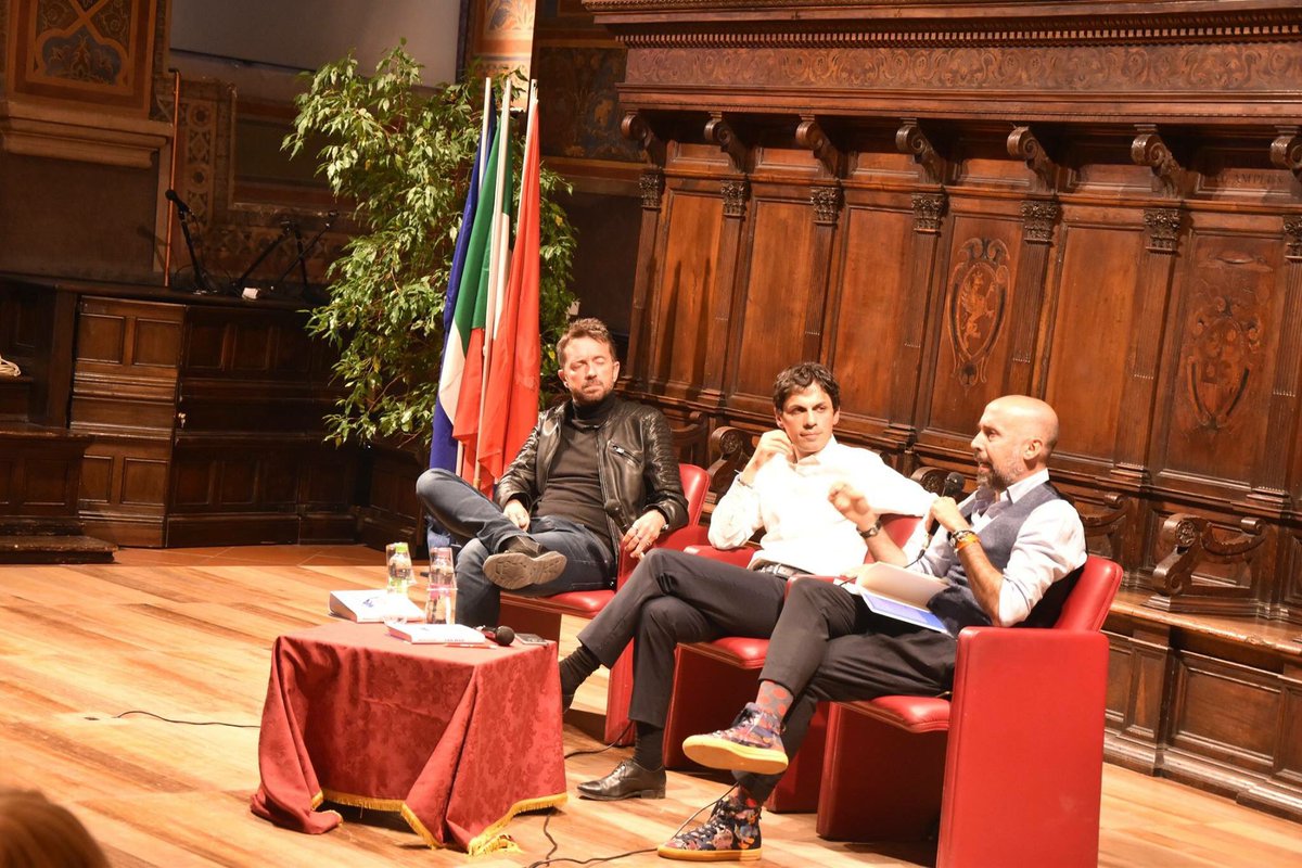 matteograndi's tweet image. La presentazione di #FarWeb a Perugia. Il colpo d&apos;occhio della sala è bellissimo.