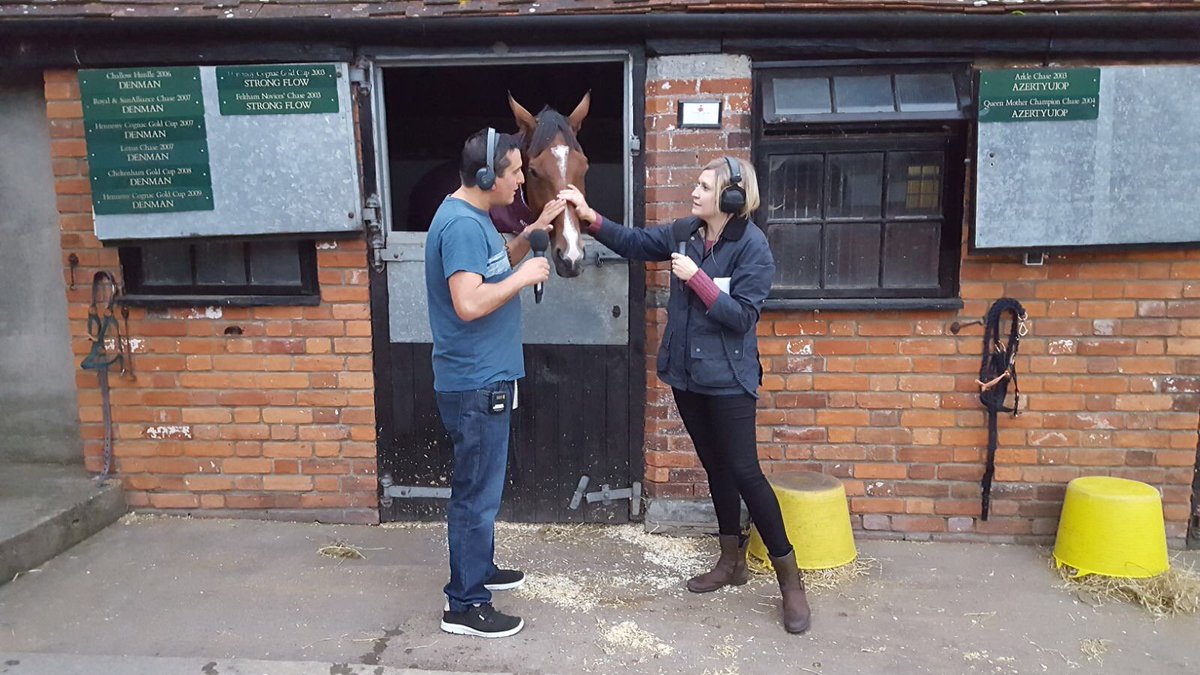 🏇🏇🏇

Breakfast is LIVE this morning behind the scenes <a href="/PFNicholls/">Paul Nicholls OBE</a> jump racing yard in Ditcheat. It's home to more than 100 horses!