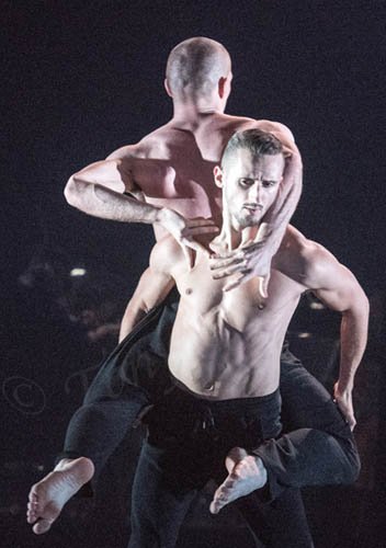 tony_nandi's tweet photo. #BalletBoyz #SadlersWells #Us #ChristopherWeeldon #dance #contemporary Beautiful, sensitive and powerful. Just a bit dark! https://t.co/hRR6oP7IOK