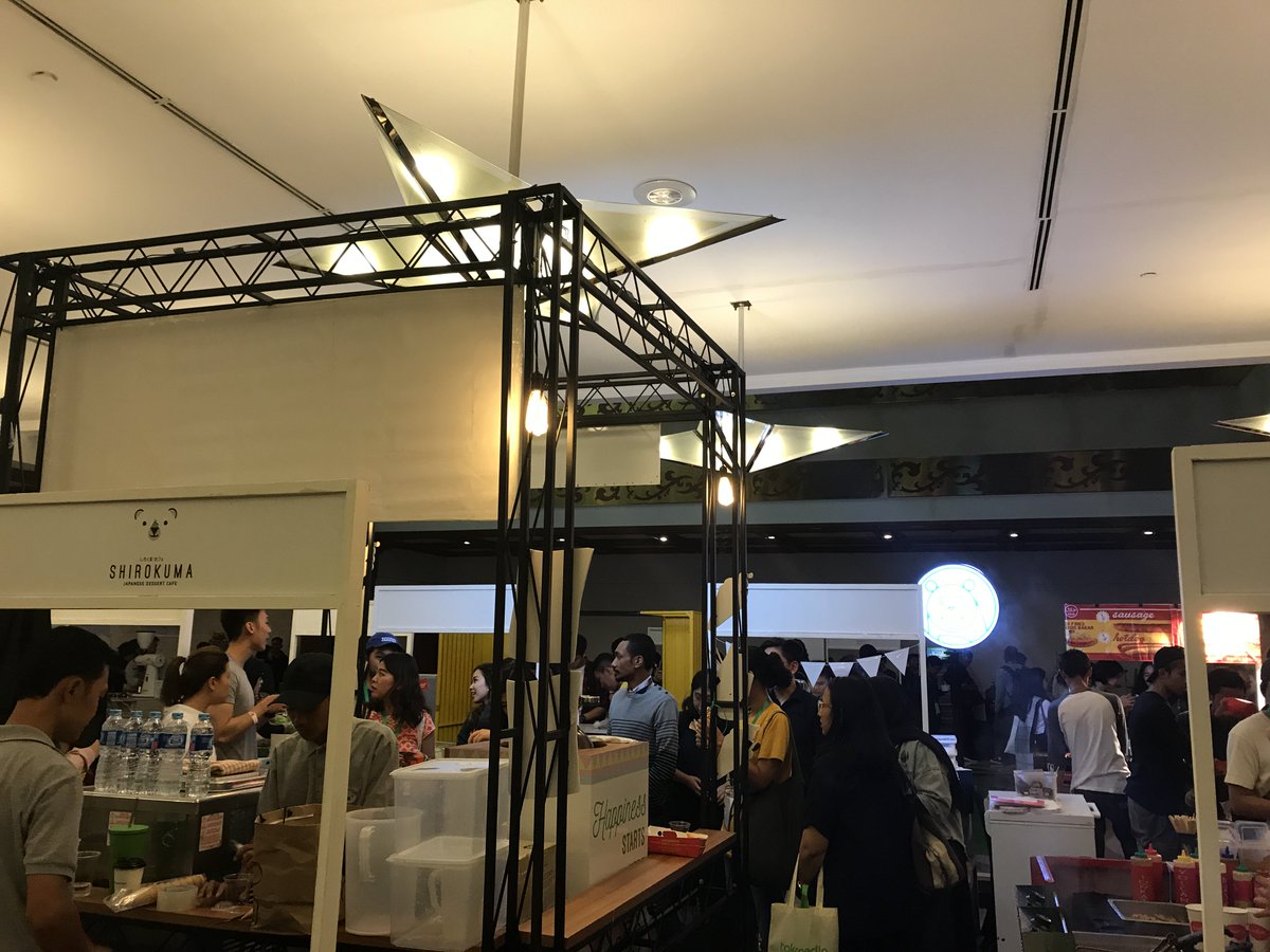 sajiansedap's tweet photo. Sobat SaSe, berikut keramaian Bazaar makanan pada acara iDEA Fest 5-6 Oktober lalu! Makanannya sangat bervariasi loh! #IDEAFEST2017 https://t.co/EQAS6u2pNR