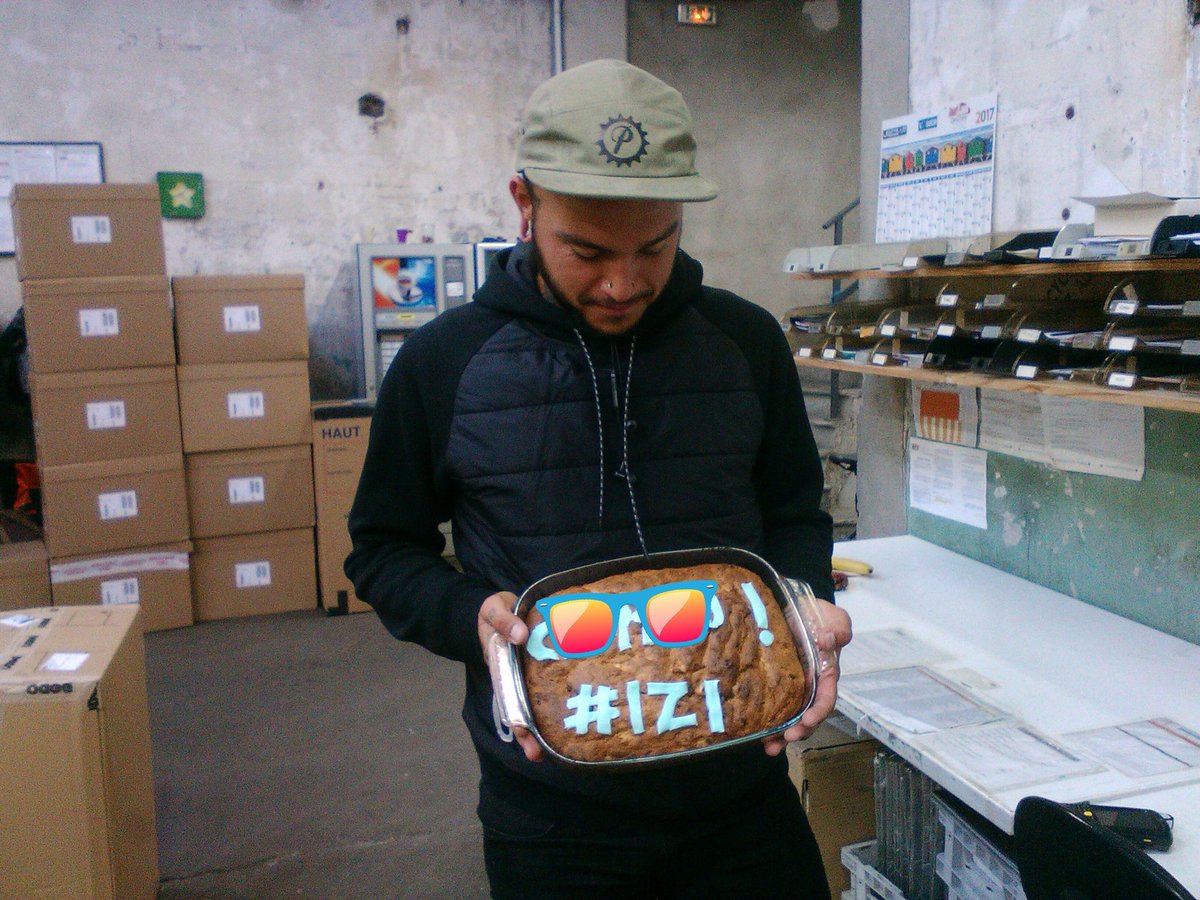 BecycleLyon's tweet photo. Morgan revient en champion du monde à Lyon et Becycle.
Gâteau vegan en récompense
#bikepolo #WHBPC #Izi #messlife #WHBPC2016 #WHBPC2017 https://t.co/q1qEJjqxvm