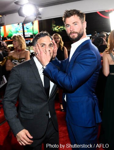 セレブ247 写真提供 アフロ En Twitter マイティ ソー バトルロイヤル プレミアでのクリス ヘムズワース マーク ラファロが可愛い Chrishemsworth Markruffalo Thorragnarok