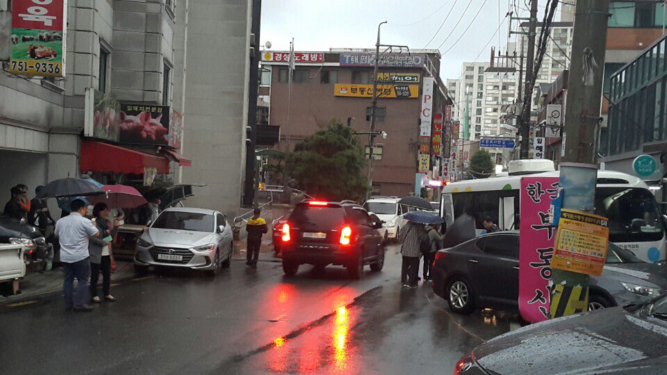 #성남시 수정구 보건소에서는 대한결핵협회와 17.10.11 06:00~09:30 노숙인시설 사랑마루에서 취약계층 결핵 엑스선 이동검진을 실시하였습니다~가을비를 맞으며  100명의 이용자가 검진하셨네요. 수고하셨습니다.