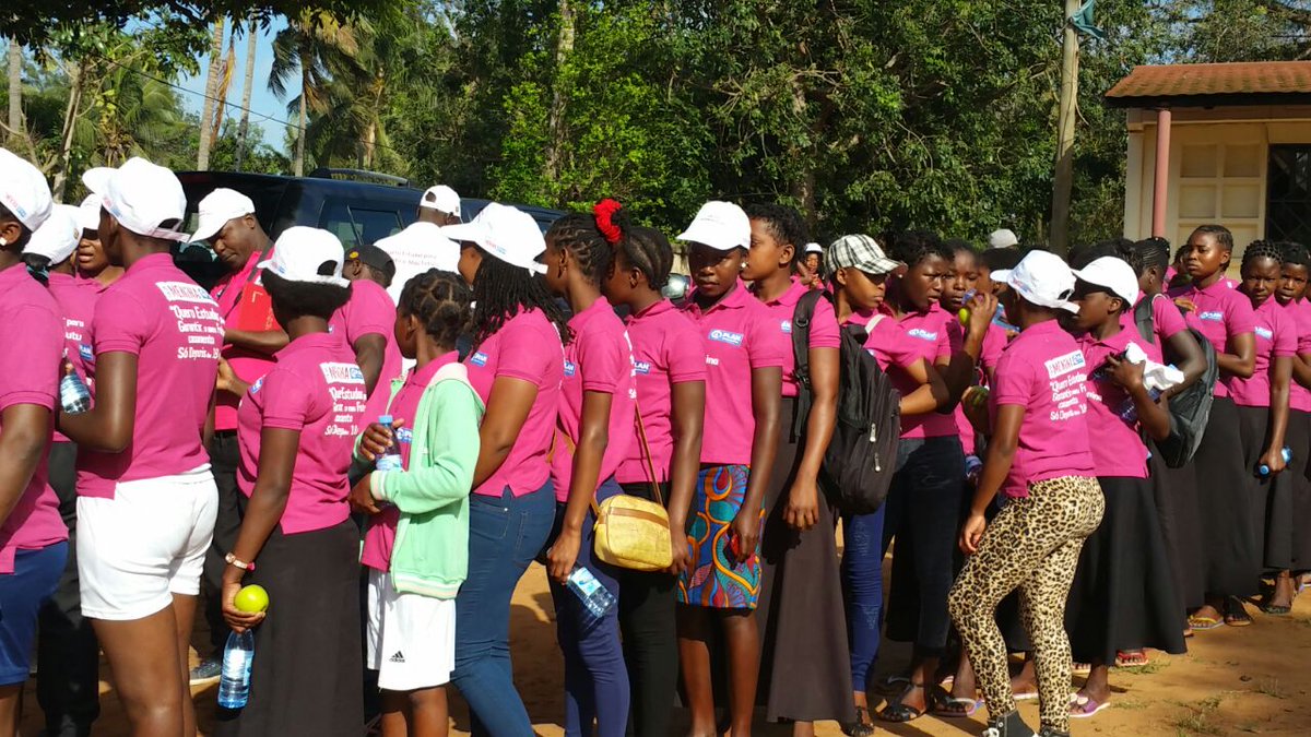 planmozambique's tweet photo. Dia International da Rapariga começou assim em Maxixe! #planmozambique #GirlsTakeover #InternationalGirlsDay https://t.co/HrXo3A7b1j