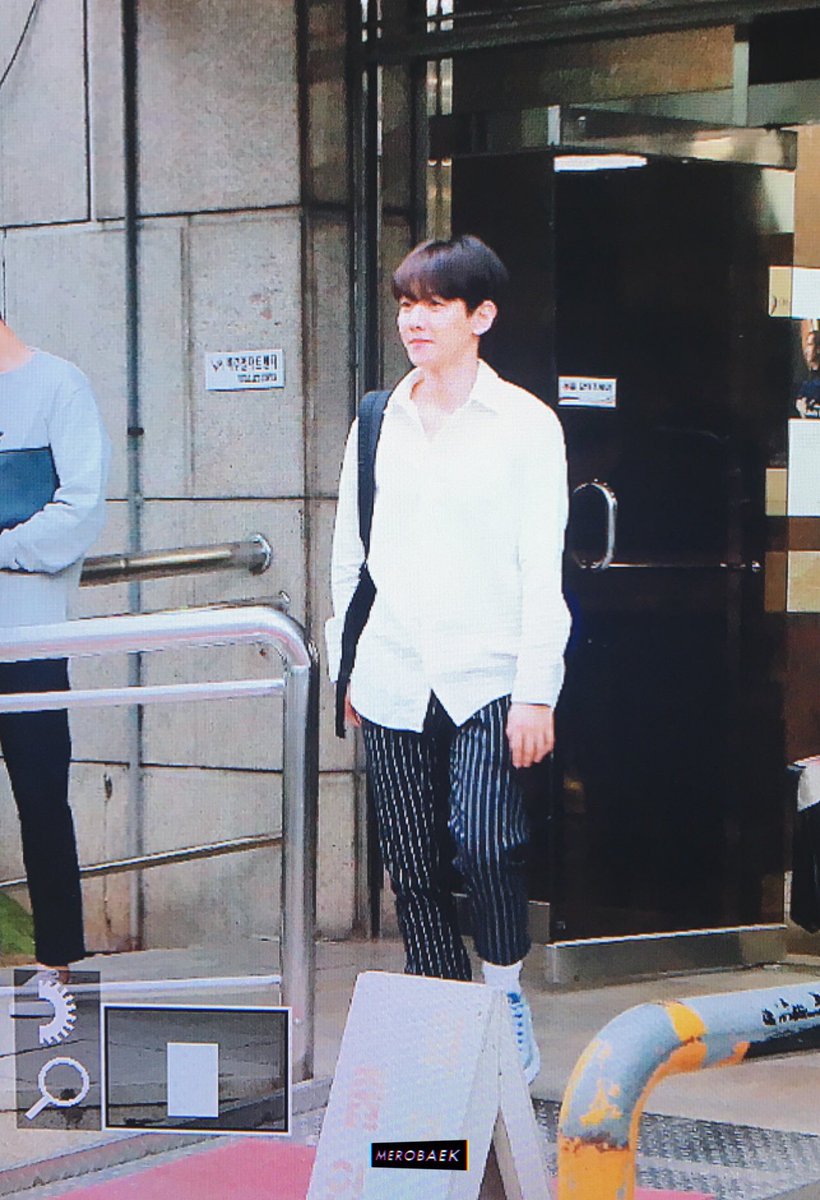 ‘’ทำไมวันนี้ลงมาช้า’
‘ก็อาจารย์น่ะซี่ สอนเลยเวลาตลอดเลย’
‘เหนื่อยมั้ย?’
‘อื้อ! อยากนอนเล่นเกมจะแย่’
‘งั้นไปห้องพี่’
‘เย้!’