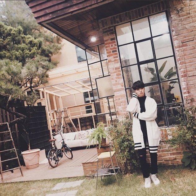 TheRoseFrance's tweet photo. [📸] Photo de Hajoon prise par Dojoon et Jaehyeong 

#TheRose #더로즈 https://t.co/Iq2WEMUJR7