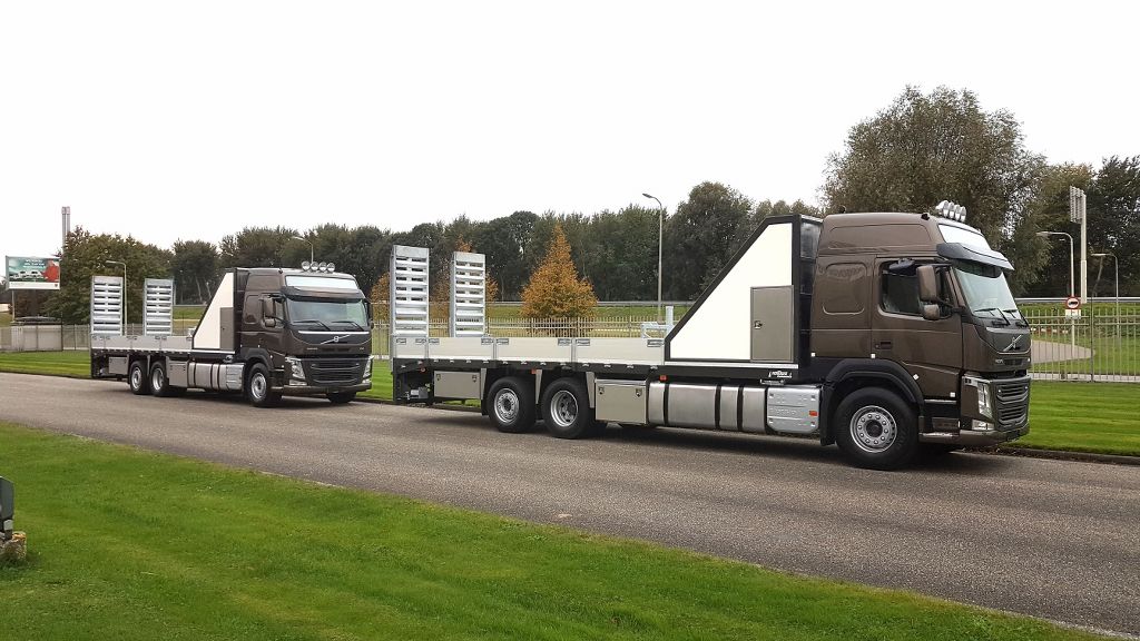 Hertoghs_NL's tweet photo. 2 Open #Hertoghs #carrosserieën op @VolvoTrucksNL chassis geleverd door #Bluekens voor #Breure #Grondwerken!
https://t.co/u60Kuhk3hY https://t.co/NUzYLw2rmA