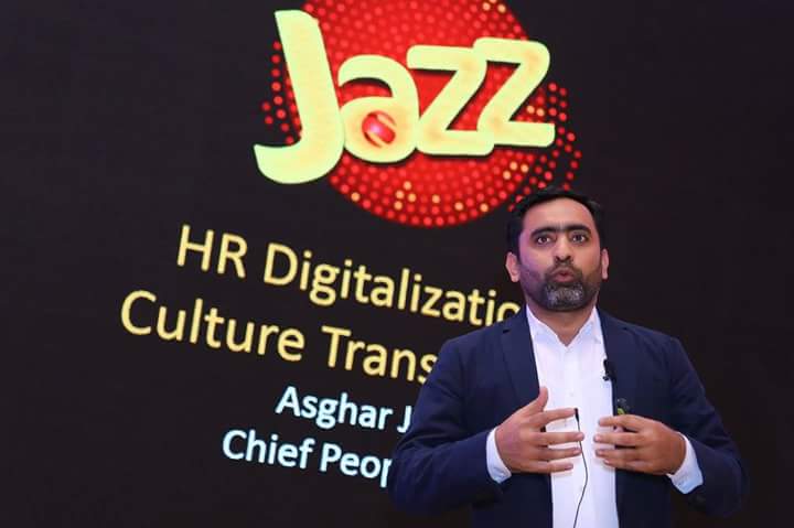 iamahmadfuad's tweet photo. On #Digitalization in #Pakistan by #DigiMark2017
With me, @jazzpk CEO @aamir_ibrahim01 &amp; #CHROAsgharJameel 2 spoke &amp; @madiha_masood hosted https://t.co/FyK6Q0jaMK