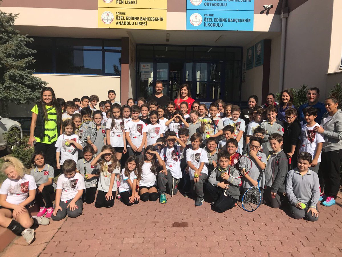 MahmutBozturk's tweet photo. @EnverYucel @bahcesehir_k12 @dagozlem 75 kilo Dünya güreş şampiyonu sporcumuz Yasemin Adar'ı öğrencilerimizle buluşturduk.@EnverYucel @bahcesehir_k12 @dagozlem https://t.co/durdDf0cuy