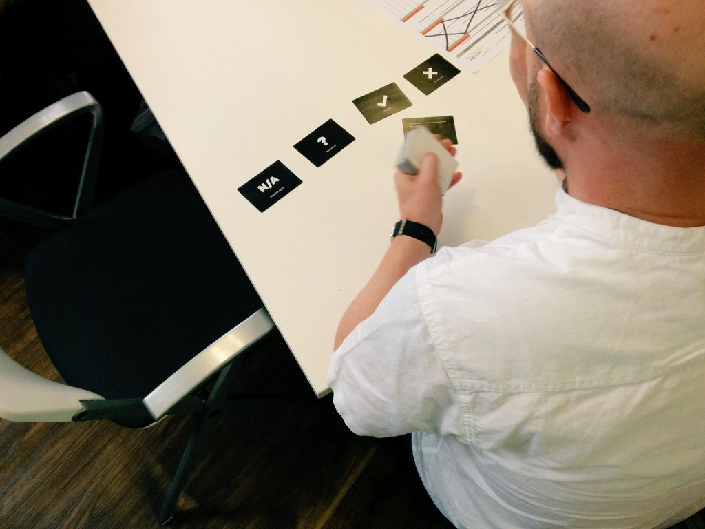 souterconsults's tweet image. @silbo_ in full flow with brand deck &amp;amp; #designthinking for @The_DigitalCity #Fellowship Accelerator with @StickmanAudio