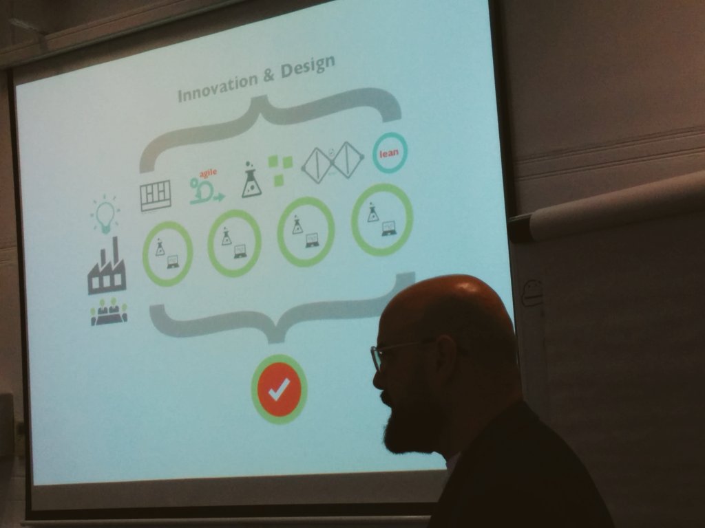 souterconsults's tweet image. @silbo_ in full flow with brand deck &amp;amp; #designthinking for @The_DigitalCity #Fellowship Accelerator with @StickmanAudio