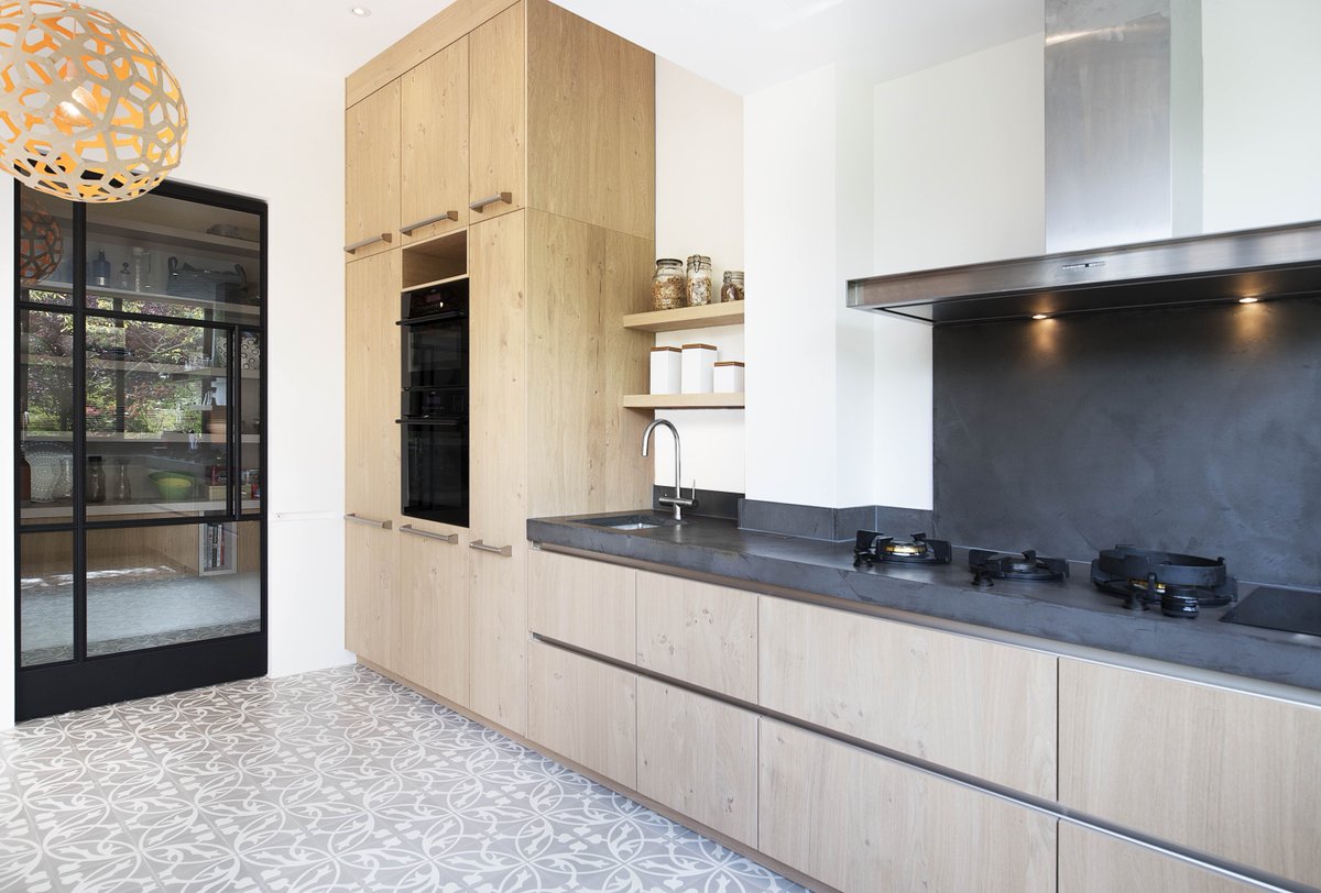 DeKitchenStudio's tweet image. Uw wensen wij maken het werkelijkheid #kitchenstudio #droomkeuken #designkeuken goo.gl/LuKVLj