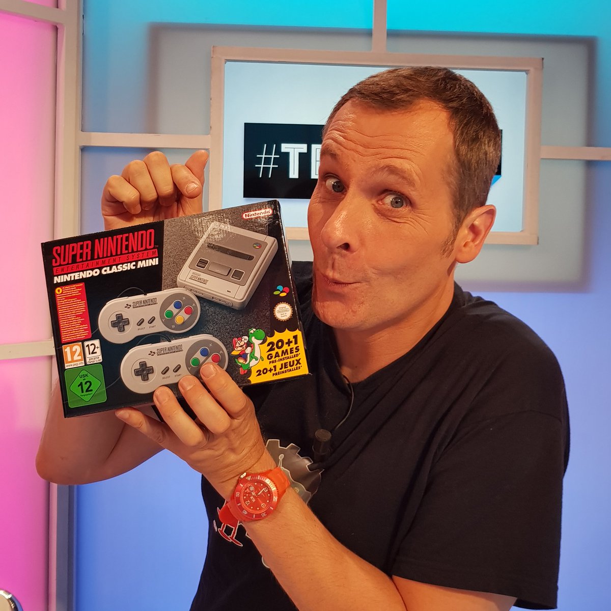 gameone's tweet photo. RT pour tenter de gagner une Super NES Mini en partenariat avec @tesheros ! 🎁
Fin du #concours et tirage au sort le 17/10 à 17h #TEAMG1 https://t.co/cnzlajpCtw