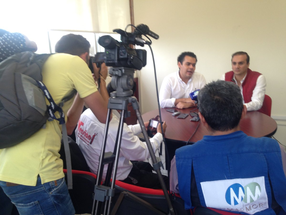 Reunión con Medios de Comunicación Mich <a href="/PabloAnguloB/">Pablo Angulo Briceño</a> dirigente de la @RJXMMich <a href="/Pepe_MarMor/">Pepe Martínez</a> <a href="/RosyMiranda19/">Rosy Miranda</a> <a href="/VictorSilvaMich/">Victor Silva</a> <a href="/EnriqueOchoaR/">Enrique Ochoa Reza</a>
