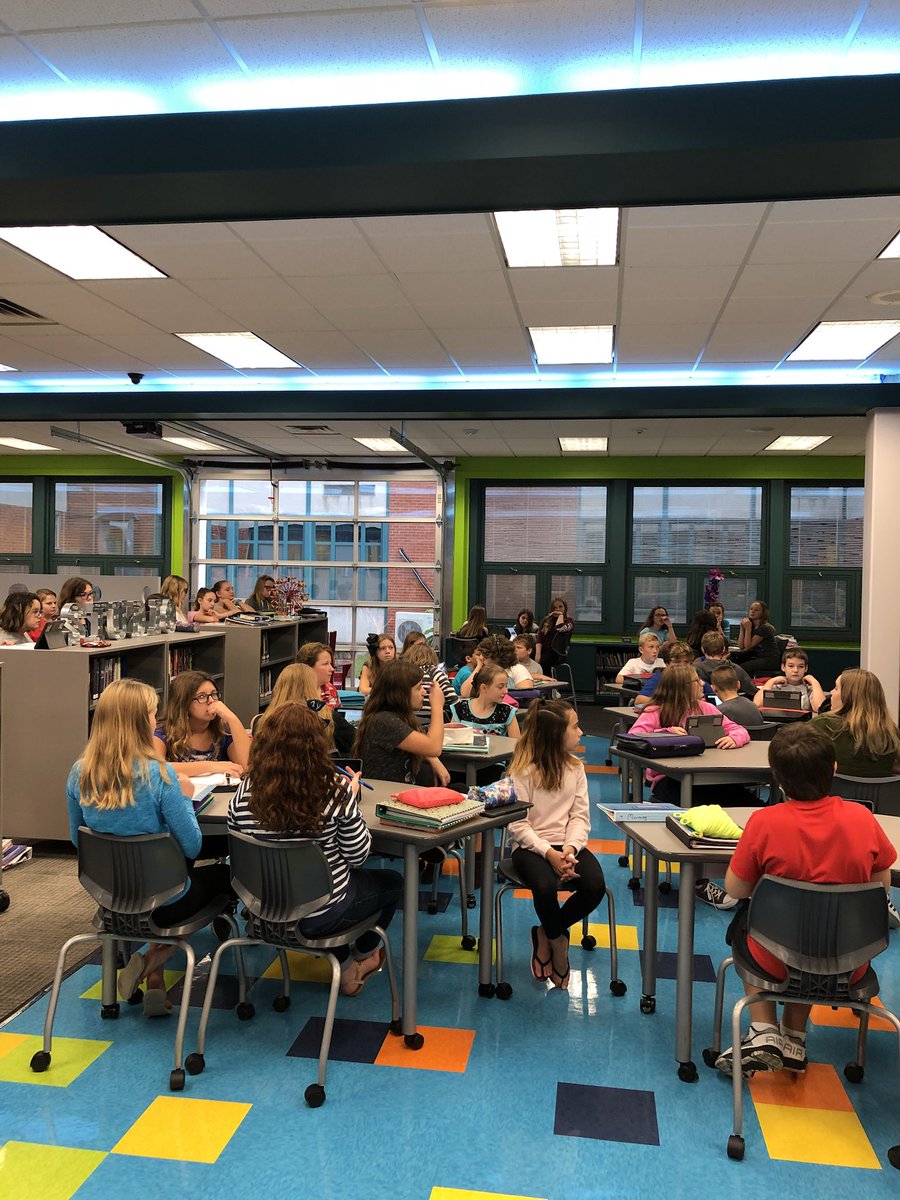 MrsBonatesta's tweet photo. Super cool large-group lesson in the #iCreateStudio with Mrs. W & Mr. W! Learning about #civilizations is super interesting! ๐๐ฟ๐๐ฒ๐ณ @EF_MS https://t.co/O0Xe2e2NuV