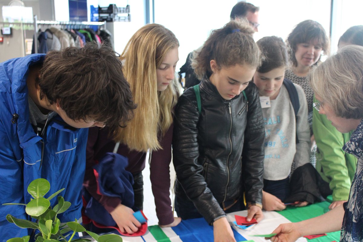vmbodenbosch's tweet photo. Landelijke kennisschool @EcoSchoolsNL op VMBO Den Bosch #duurzaamheid #groenevlag #kennisdelen https://t.co/bRmjfBpwsY