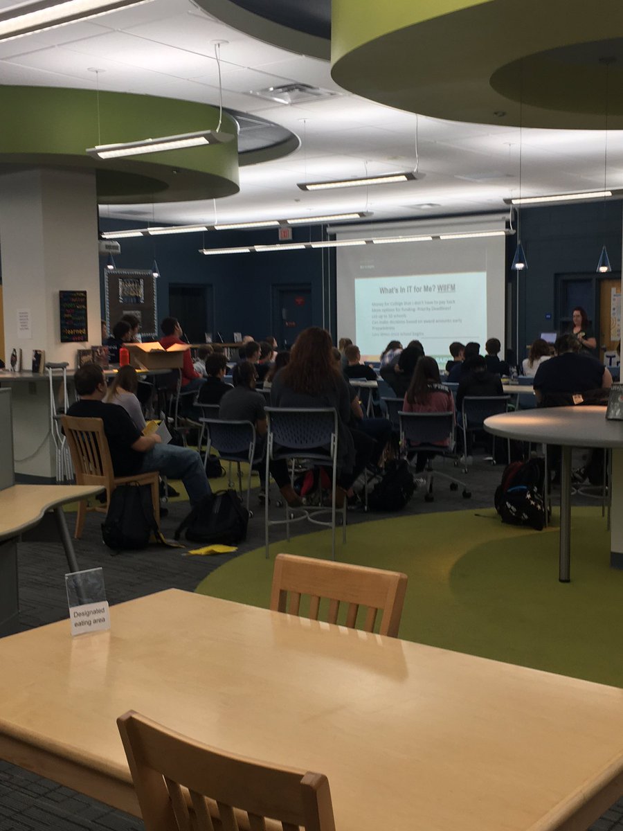 KFHSLMC's tweet photo. Packed house for Wright State! #WeAreFirebirds https://t.co/tKf5ssEs0F