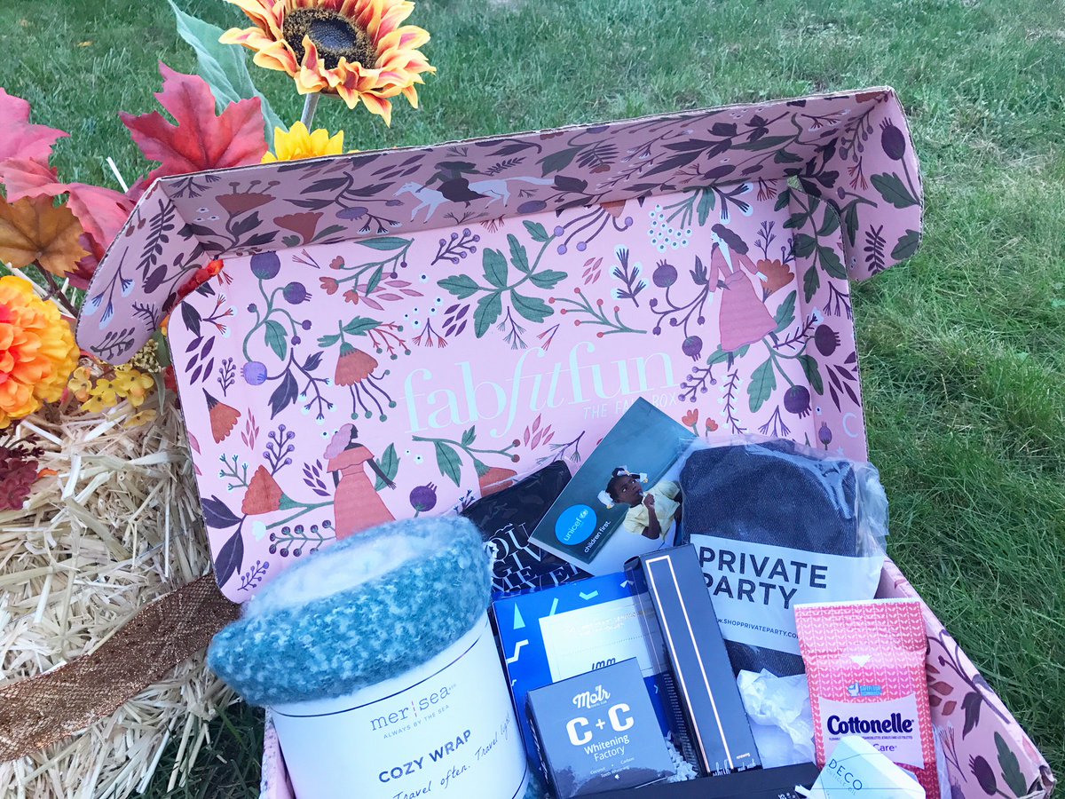 TheMommaDiaries's tweet photo. My FAVE #SubscriptionBox service! Check out my @FabFitFun Fall Box + Promo Code!! https://t.co/qeiYcDlkN0 #FFFPartner #ad #FabFitFun https://t.co/0zIPd16nkg