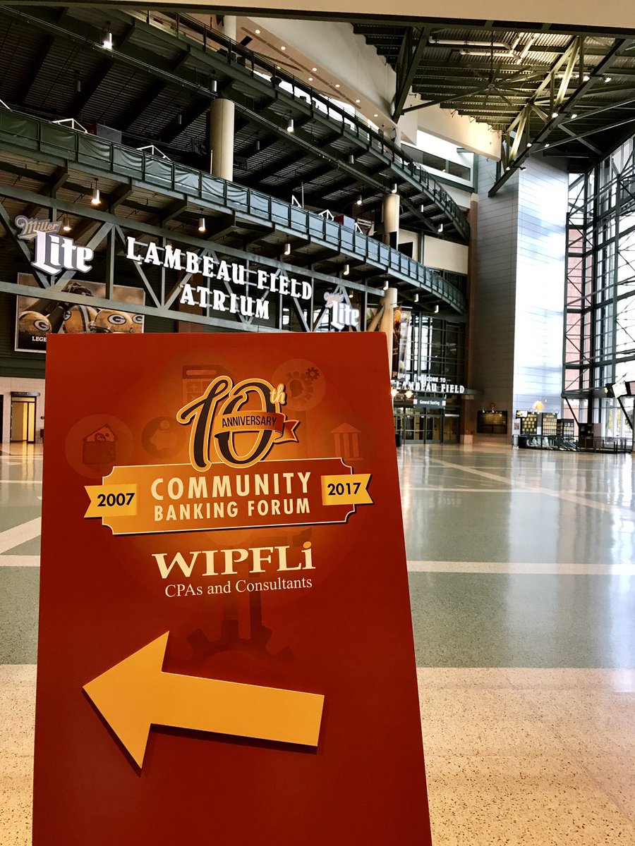 DocLaunch_'s tweet photo. Thank you @Wipfli_LLP for inviting us to such an amazing event! #fintech #blockchain in #banking 🏈🍺🧀 #LambeauField #GoPackGo https://t.co/MadH8LR2BQ
