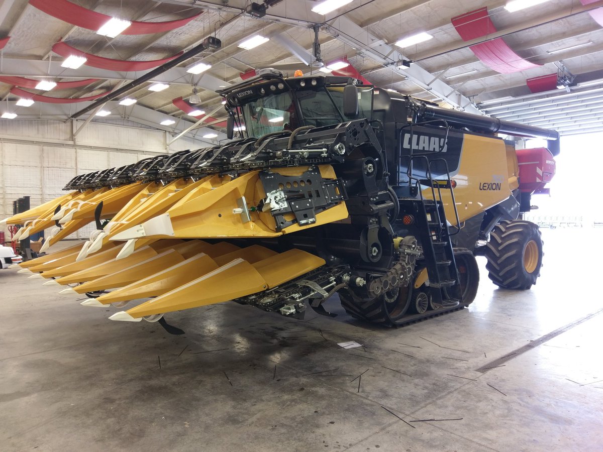 DragoIndiana's tweet photo. Anxious to start corn and covercrop! #harvest17 #drago #headsight #horsch #dontfarmnaked https://t.co/npQrH7n9TR