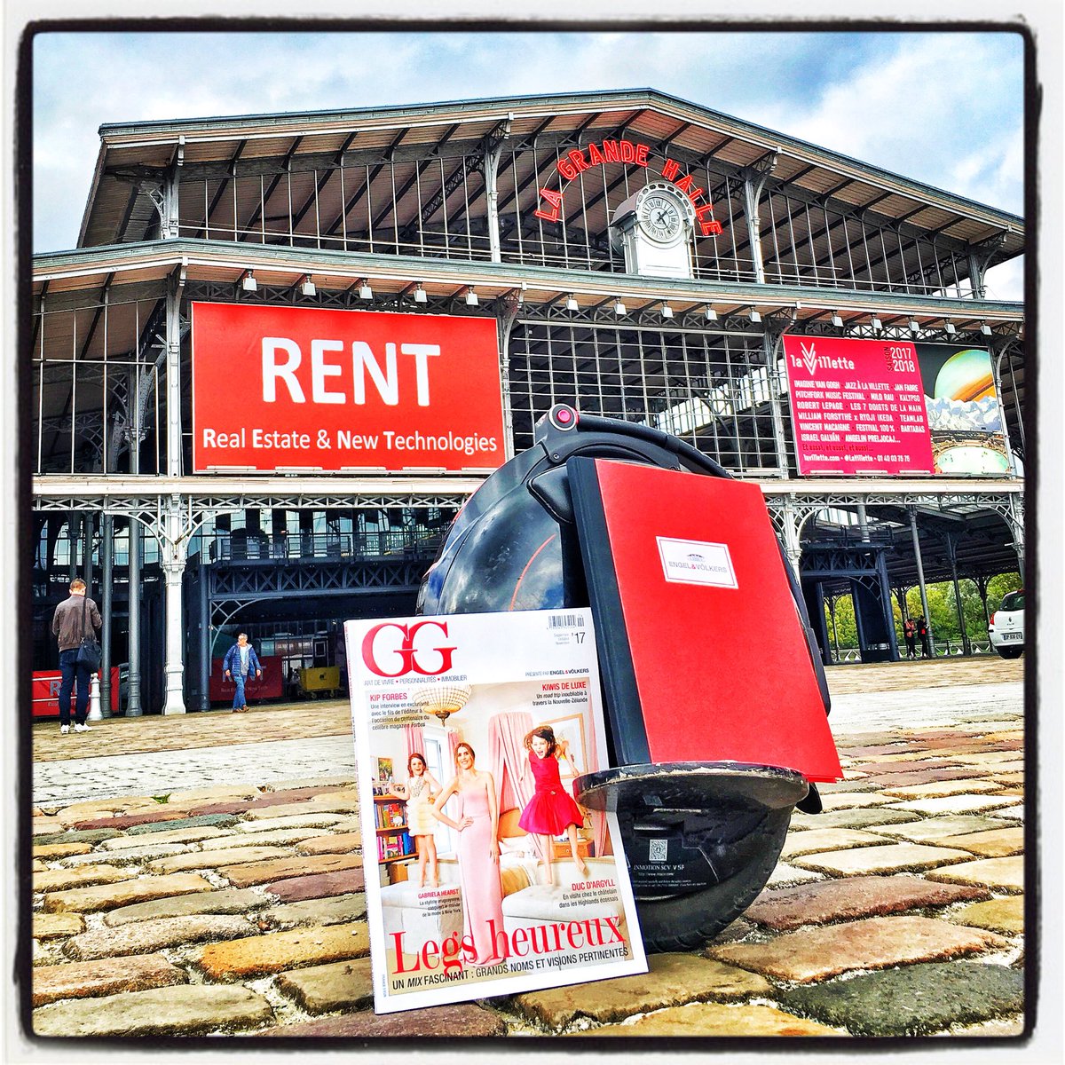 B_Duchatelet's tweet photo. #RealEstate &amp; #NewTechnologies : what else ?
💙🏰📲❤️
Superbe #RENT2017 pour tout savoir sur #Immobilier &amp; #NewTech
#EngelandVolkersParis 🎩👍 https://t.co/RLYhkY5L6B