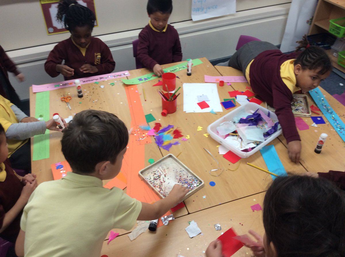 stcharleshullY1's tweet photo. We are busy making our hats this afternoon ready for our party tomorrow🎉 https://t.co/sTv72U0eYr