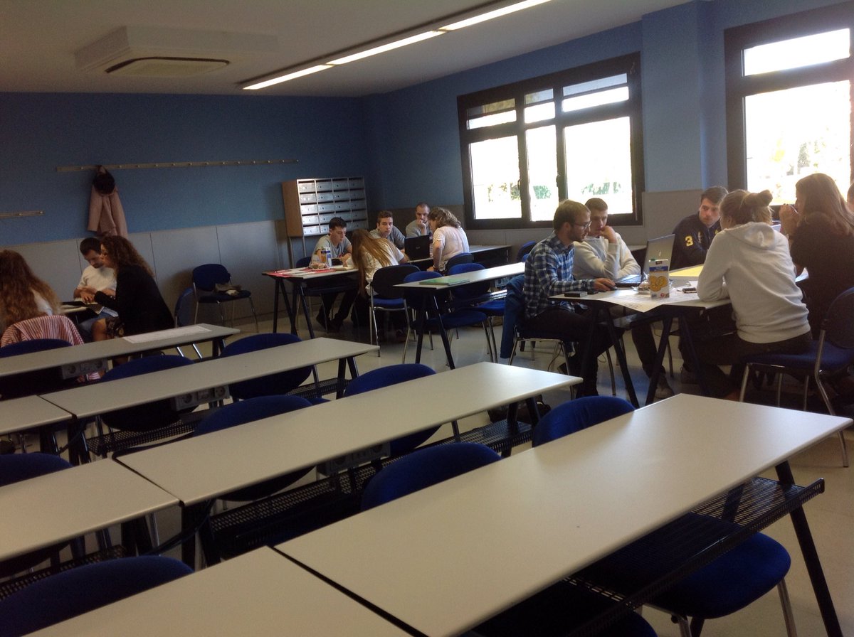 ESICPamplona's tweet photo. Nuestros alumnos de grado, trabajan duro en los retos propuestos. #ESIC_IIIinnochallenge#ESICEmprendedores @ESICEducation @roots_team https://t.co/rEN9Btwzc2
