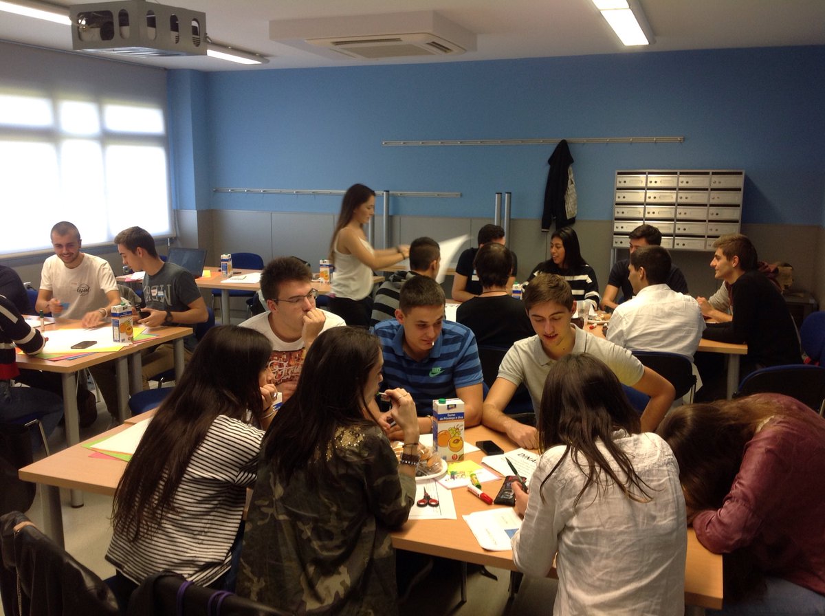 ESICPamplona's tweet photo. Nuestros alumnos de grado, trabajan duro en los retos propuestos. #ESIC_IIIinnochallenge#ESICEmprendedores @ESICEducation @roots_team https://t.co/rEN9Btwzc2
