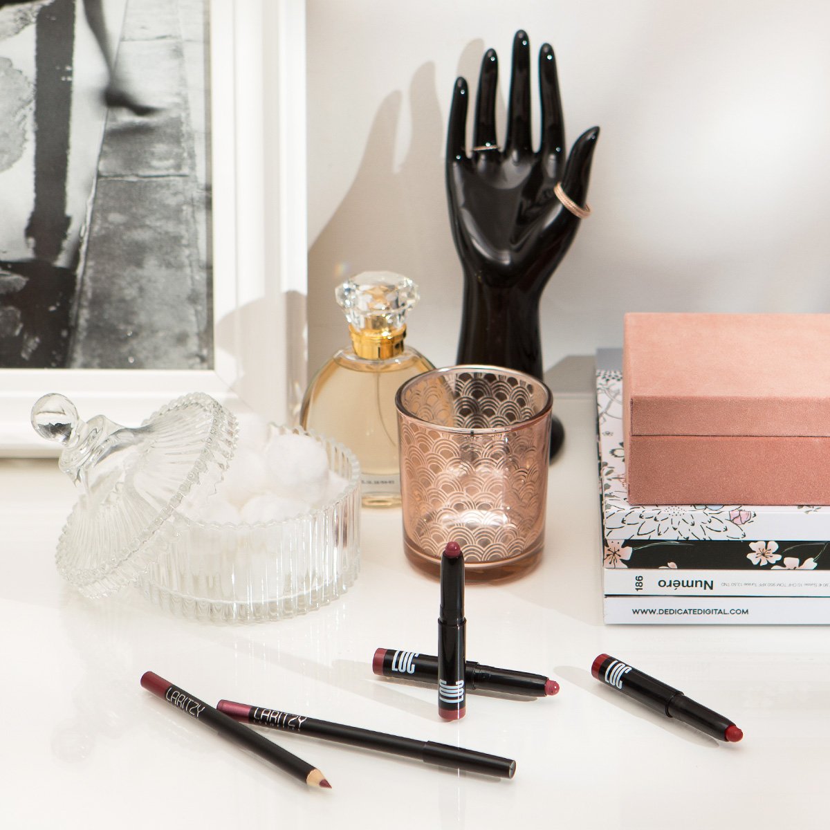 BirchboxFR's tweet photo. Un sourire irrésistible grâce à ces indispensables #Loc et #Laritzy 💋 Présents dans certaines box d'octobre 😍> https://t.co/8zjDNaT6R4 https://t.co/QMksMPYVSt