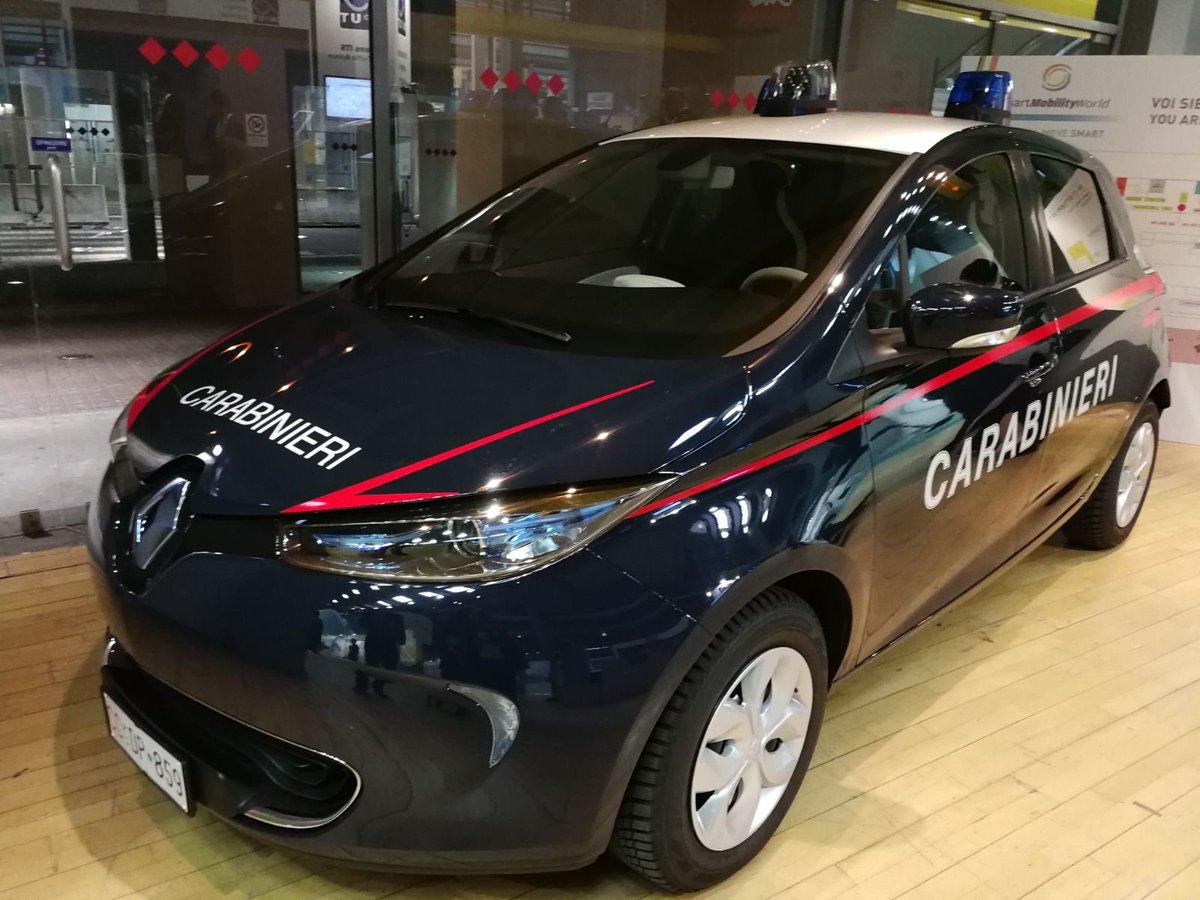 Top_Partners's tweet photo. @AlfaRomeoIT Alfa Giulia, la passione del passato...
@renaultitalia ...Renault ZOE, la passione del futuro!
#11ottobre #Smartmobilityworld https://t.co/0fd6xiY8uw