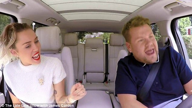 CastleofNews's tweet photo. Miley Cyrus Carpool Karaoke (VÍDEO)-> https://t.co/RqQOBg9vvK #MileyCarpool #MileyCyrus #MileyWeekOnFallon #CarpoolKaraoke #YOUNGERNOW https://t.co/dkJsditUvZ